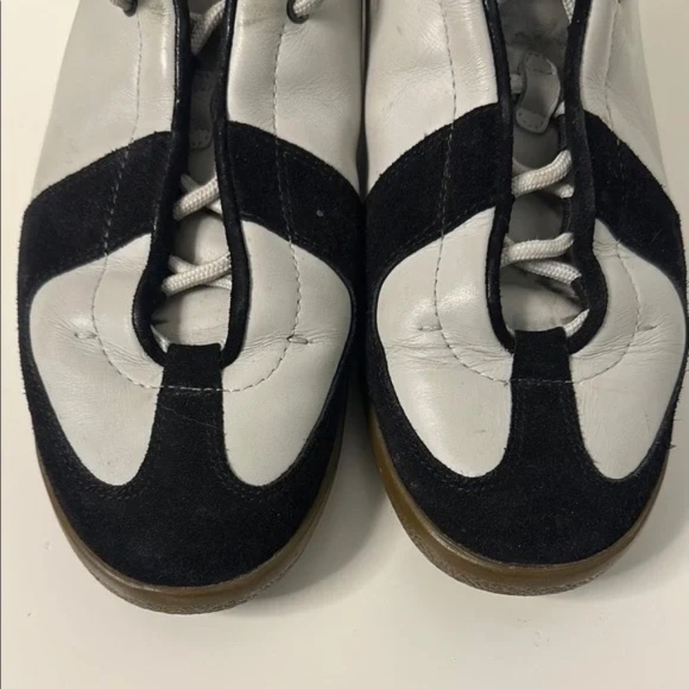 Gucci Black and Gray Athletic Shoes with Lace-Up Closure - Picture 2 of 7